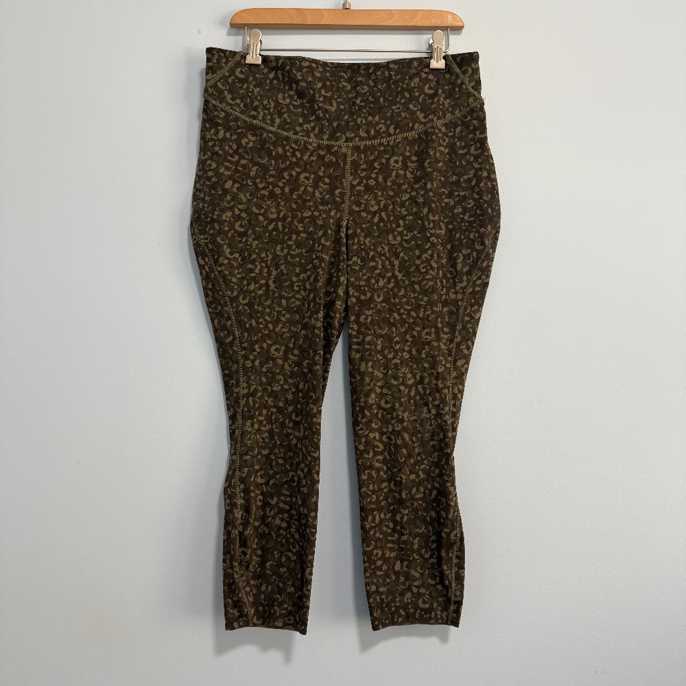 Lululemon Base Pace Intertwined Olive Green Camo‎ HR Crop 25" Leggings Size 14